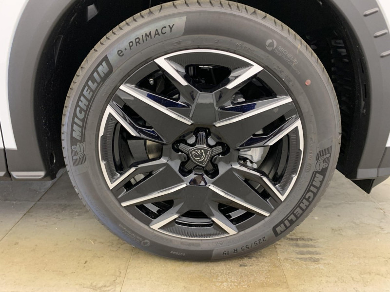 Photo 14 de l'offre de PEUGEOT 3008 Hybrid 145 e-DCS6 Allure à 28998€ chez Carlyss automobiles Vitré