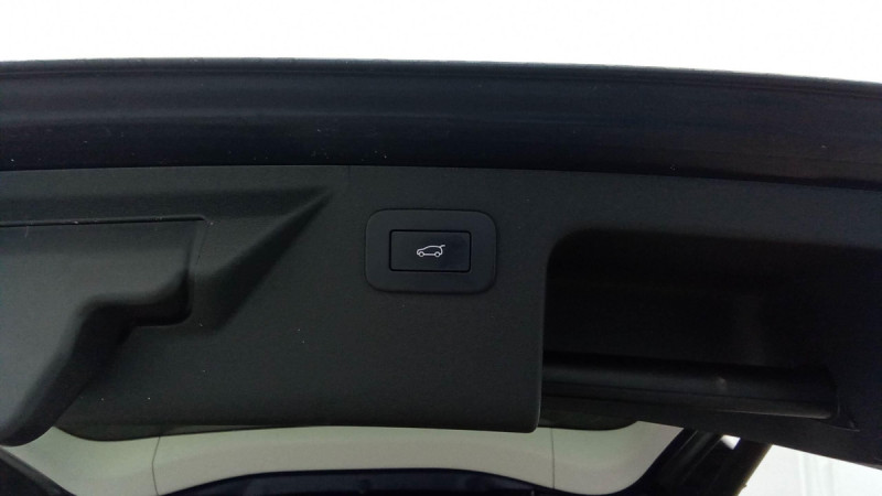 Photo 4 de l'offre de LAND-ROVER Discovery Sport Discovery Sport Mark VII P300e PHEV AWD BVA SE à 35598€ chez Carlyss automobiles Vitré