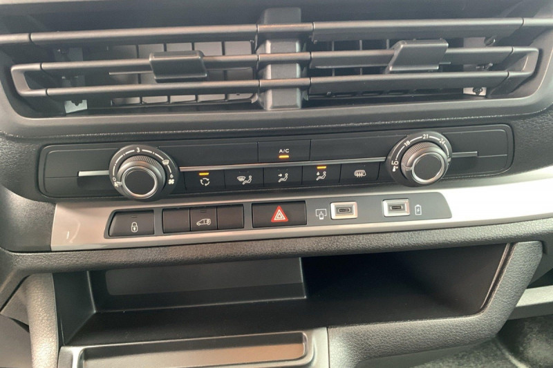 Photo 17 de l'offre de CITROEN Jumpy Fourgon M BLUEHDI 180 S&S EAT8 à 29757€ chez Carlyss automobiles Vitré