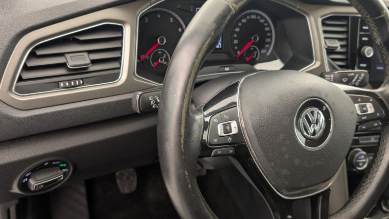 Photo 22 de l'offre de VOLKSWAGEN T-roc 1.0 TSI 115 START/STOP BVM6 LOUNGE BUSINESS à 19883€ chez Carlyss automobiles Vitré