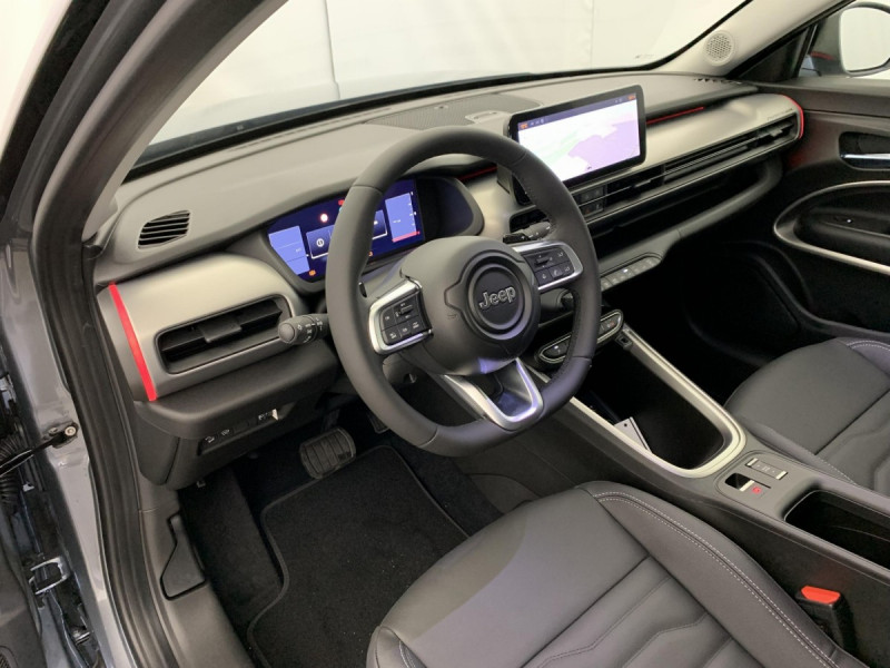 Photo 15 de l'offre de Jeep Avenger 1.2 Turbo T3 110 ch e-Hybrid BVR6 Summit à 27998€ chez Carlyss automobiles Vitré