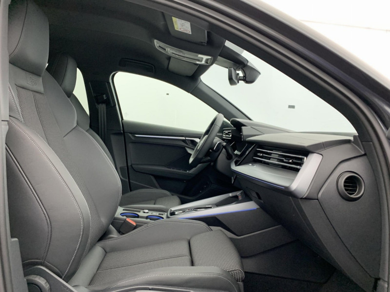 Photo 7 de l'offre de AUDI A3 SPORTBACK NOUVELLE 45 TFSI E HYBRIDE RECHARGEABLE 272 S TRONIC 6 S LINE à 43998€ chez Carlyss automobiles Vitré