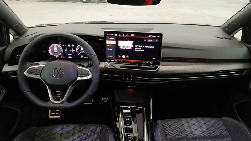 Photo 10 de l'offre de VOLKSWAGEN GOLF Golf 2.0 TDI 150 DSG7 R-Line à 37498€ chez Carlyss automobiles Vitré