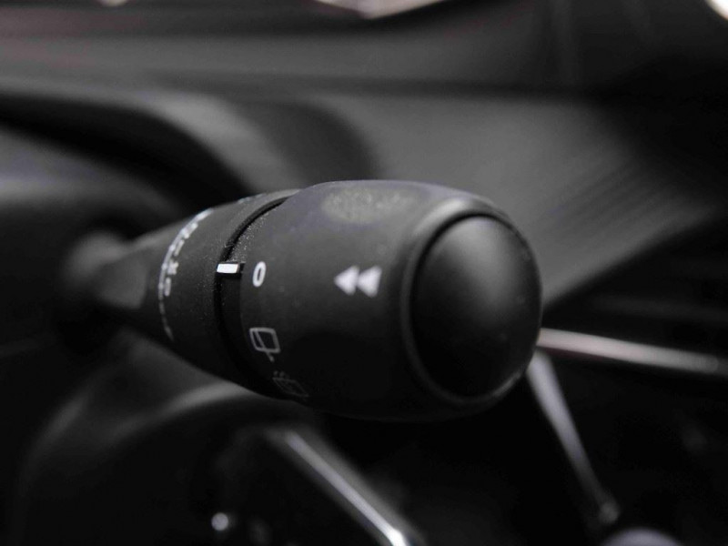 Photo 11 de l'offre de PEUGEOT 208 1.2 T 100 Active à 17498€ chez Carlyss automobiles Vitré