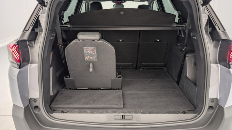 Photo 11 de l'offre de PEUGEOT 5008 PureTech 130ch S&S BVM6 Allure Pack à 25969€ chez Carlyss automobiles Vitré