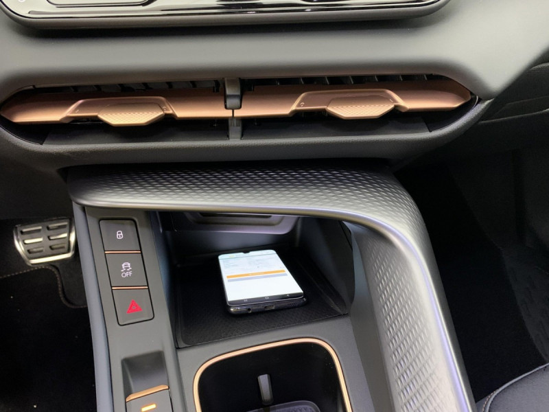 Photo 19 de l'offre de Cupra Terramar 1.5 eTSI Hybrid 150 ch DSG7 V à 36998€ chez Carlyss automobiles Vitré