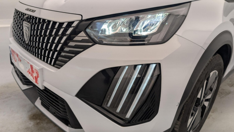 Photo 21 de l'offre de PEUGEOT 2008 Hybrid 136 e-DCS6 Allure à 23598€ chez Carlyss automobiles Vitré