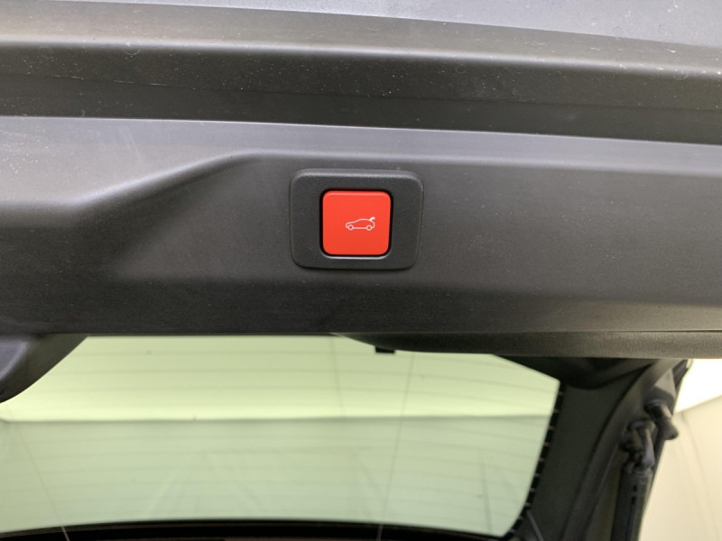 Photo 17 de l'offre de PEUGEOT 3008 Hybrid 145 e-DCS6 GT à 34998€ chez Carlyss automobiles Vitré