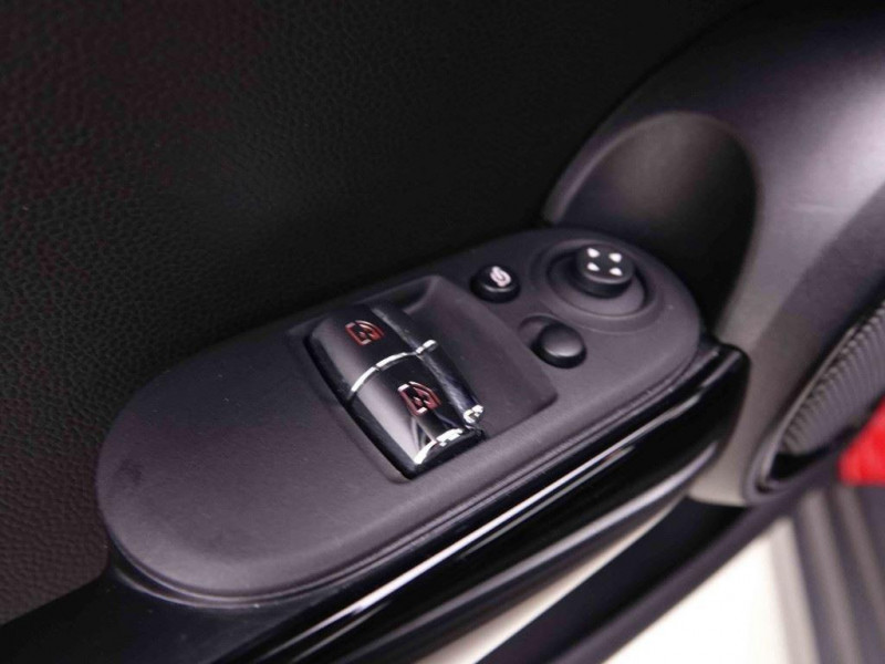 Photo 18 de l'offre de MINI One 1.5i Classic Trim à 21204€ chez Carlyss automobiles Vitré