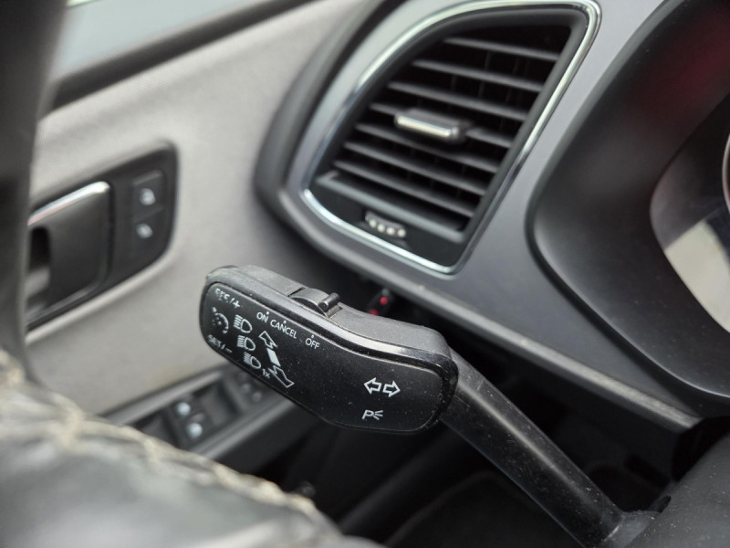 Photo 17 de l'offre de Seat Leon (3) 1.6 TDI 115 S&S Style Business à 11990€ chez Carlyss automobiles Vitré