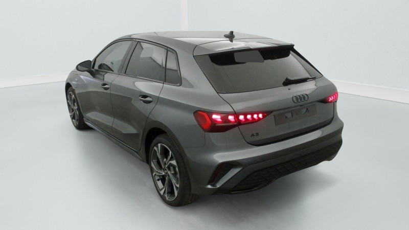 Photo 14 de l'offre de AUDI A3 SPORTBACK NOUVELLE 45 TFSI E HYBRIDE RECHARGEABLE 272 S TRONIC 6 S LINE à 43998€ chez Carlyss automobiles Vitré