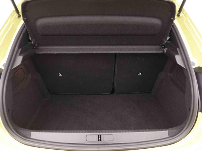 Photo 5 de l'offre de PEUGEOT 208 PureTech 100 S&S BVM6 Allure à 18431€ chez Carlyss automobiles Vitré