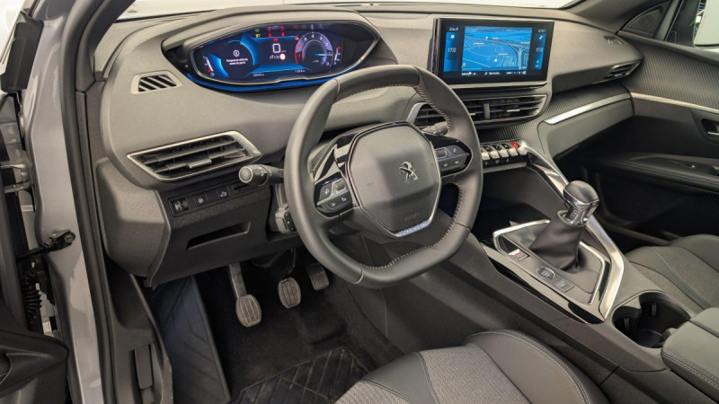Photo 15 de l'offre de PEUGEOT 5008 PureTech 130ch S&S BVM6 Allure Pack à 24879€ chez Carlyss automobiles Vitré