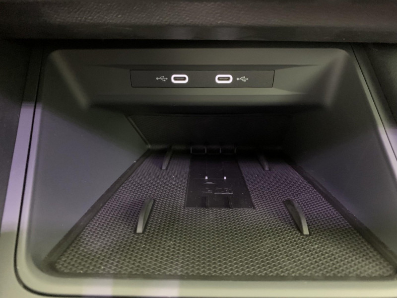 Photo 25 de l'offre de Cupra Terramar 1.5 eHybrid 204 ch DSG6 V à 40998€ chez Carlyss automobiles Vitré