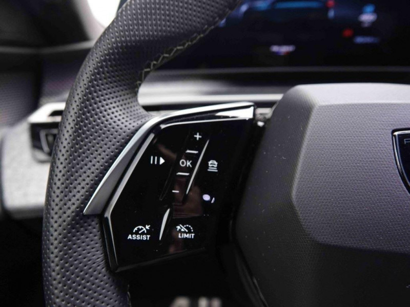 Photo 17 de l'offre de PEUGEOT 3008 1.2 HYBRID 136 E-DSC6 New Model GT à 40965€ chez Carlyss automobiles Vitré