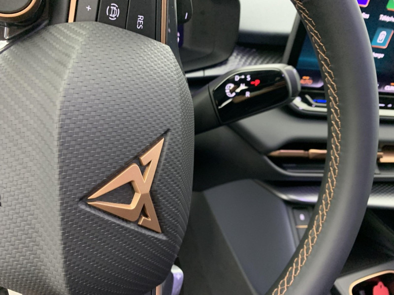 Photo 23 de l'offre de Cupra Terramar 1.5 eHybrid 204 ch DSG6 V à 40998€ chez Carlyss automobiles Vitré