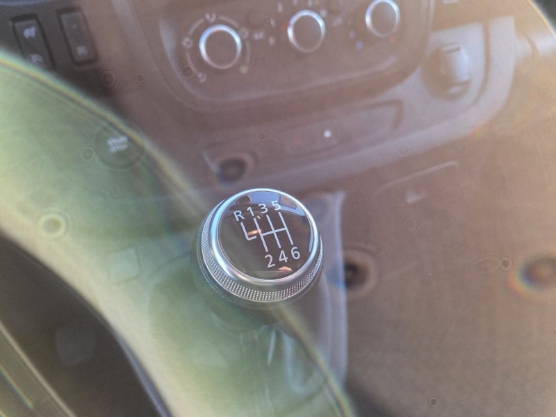 Photo 18 de l'offre de Renault Trafic (3) 15408 euros HT NV FG CF L1H1 1200 Energy dCi 145 à 18490€ chez Carlyss automobiles Vitré