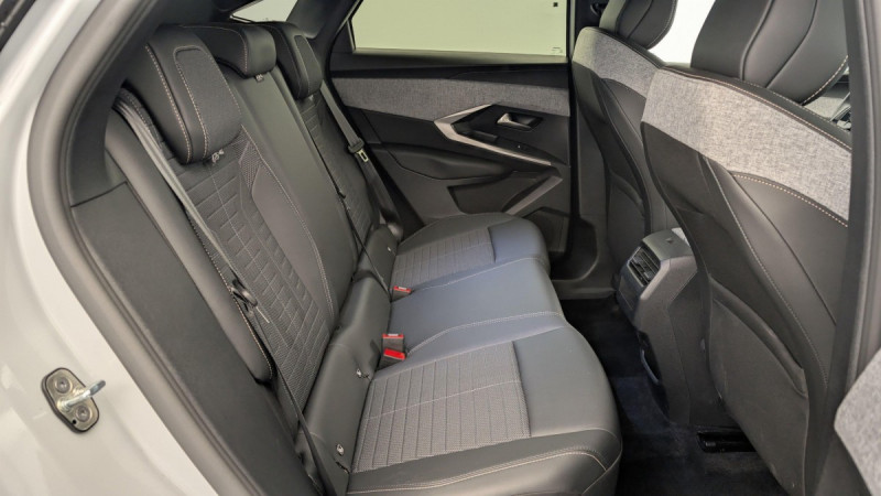 Photo 10 de l'offre de PEUGEOT 3008 NOUVEAU HYBRID 136 E-DCS6 ALLURE à 29443€ chez Carlyss automobiles Vitré