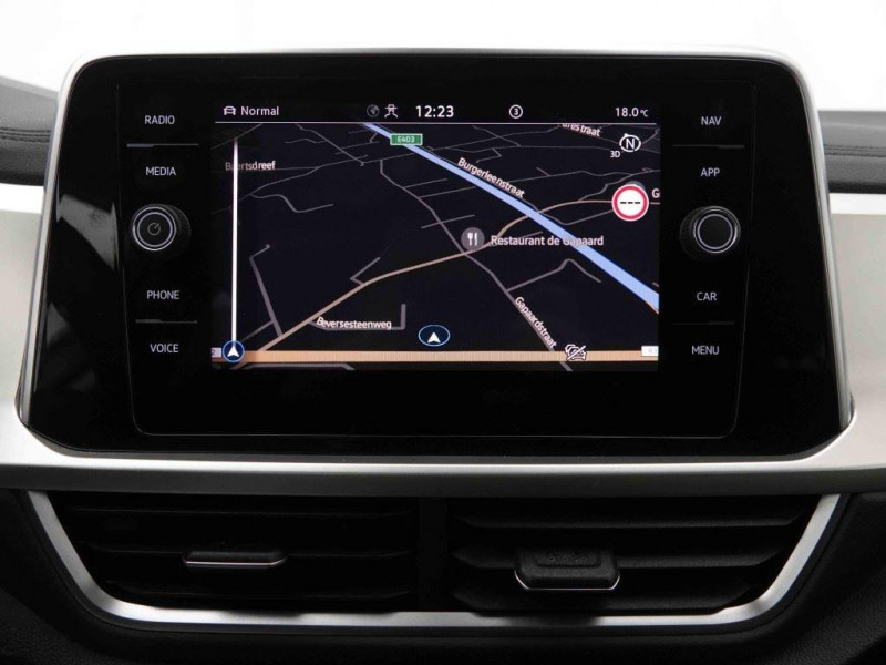 Photo 11 de l'offre de VOLKSWAGEN T-roc 1.0 TSi 115 Edition 2-Tone à 26198€ chez Carlyss automobiles Vitré