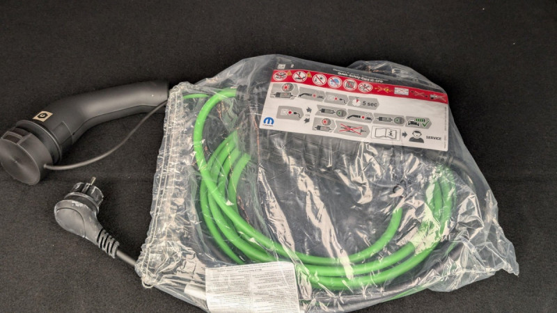 Photo 18 de l'offre de PEUGEOT 3008 Hybrid 225 e-EAT8 Allure Pack à 24793€ chez Carlyss automobiles Vitré