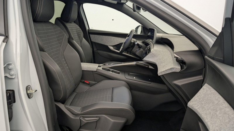 Photo 9 de l'offre de PEUGEOT 3008 NOUVEAU HYBRID 136 E-DCS6 ALLURE à 29379€ chez Carlyss automobiles Vitré