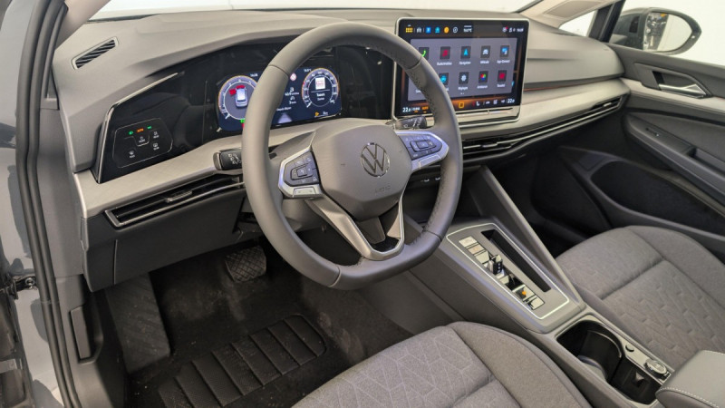 Photo 15 de l'offre de VOLKSWAGEN GOLF 8 1.5 ETSI EVO2 150 DSG7 LIFE PLUS à 30598€ chez Carlyss automobiles Vitré