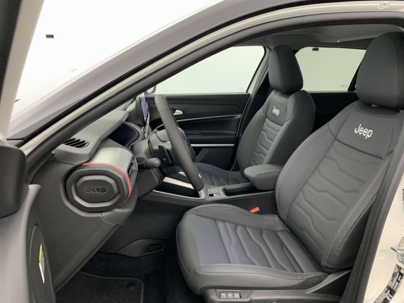 Photo 16 de l'offre de Jeep Avenger 1.2 Turbo T3 110 ch e-Hybrid BVR6 Summit à 27998€ chez Carlyss automobiles Vitré