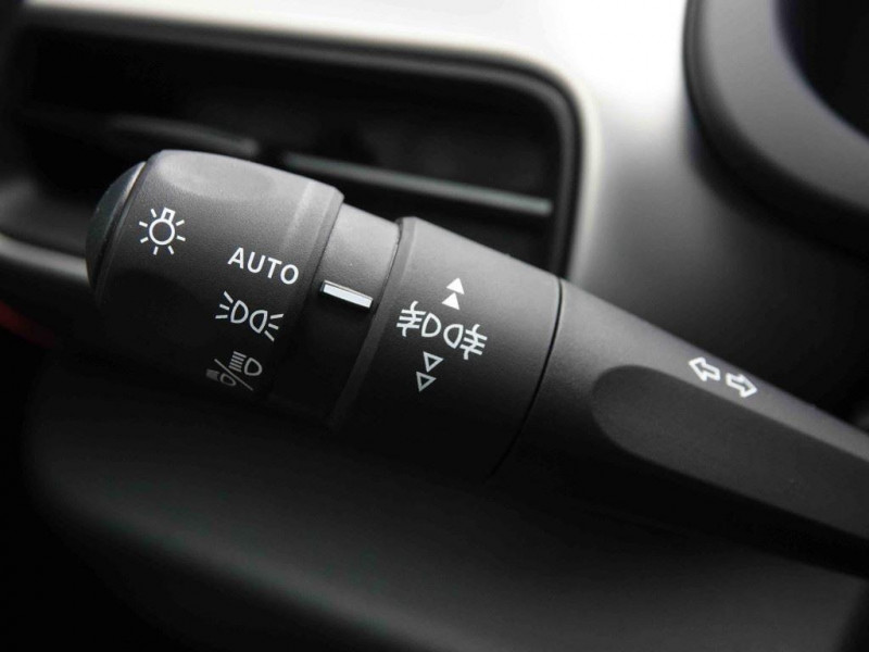 Photo 17 de l'offre de Jeep Avenger 1.2T e-Hybrid DCT Summit à 31469€ chez Carlyss automobiles Vitré