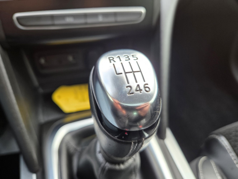 Photo 19 de l'offre de Renault Mégane Berline (4) Intens TCe 140 FAP à 15990€ chez Carlyss automobiles Vitré