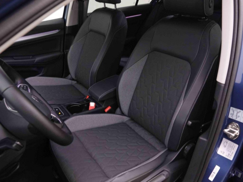 Photo 4 de l'offre de VOLKSWAGEN GOLF 1.5 TSi Edition à 29198€ chez Carlyss automobiles Vitré