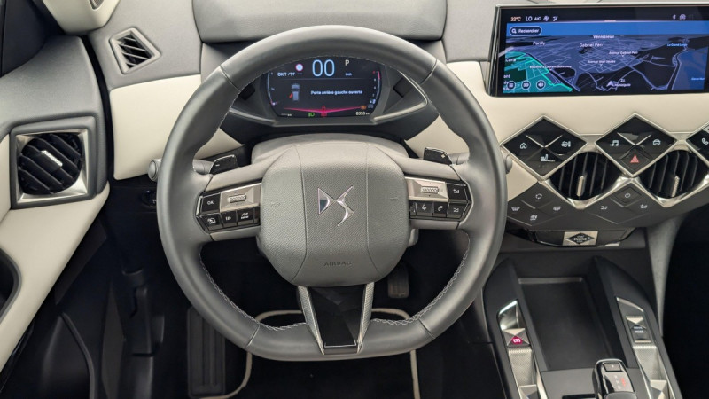 Photo 14 de l'offre de DS DS3 PureTech 130 EAT8 Esprit de Voyage à 20766€ chez Carlyss automobiles Vitré