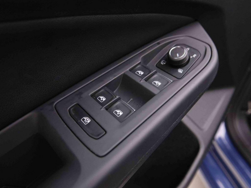 Photo 9 de l'offre de VOLKSWAGEN GOLF 1.5 TSi Edition à 29198€ chez Carlyss automobiles Vitré