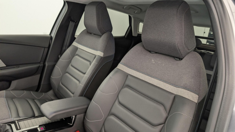 Photo 16 de l'offre de CITROEN C4 PureTech 130 S&S BVM6 Shine à 17552€ chez Carlyss automobiles Vitré