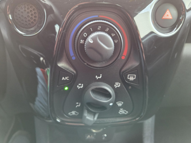 Photo 11 de l'offre de Citroën C1 (2) VTi 72 S&S BVM Feel à 9490€ chez Carlyss automobiles Vitré