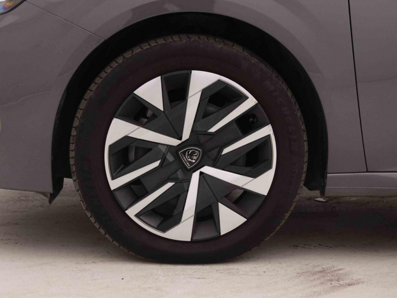 Photo 14 de l'offre de PEUGEOT 208 1.2 T 100 Active à 17498€ chez Carlyss automobiles Vitré