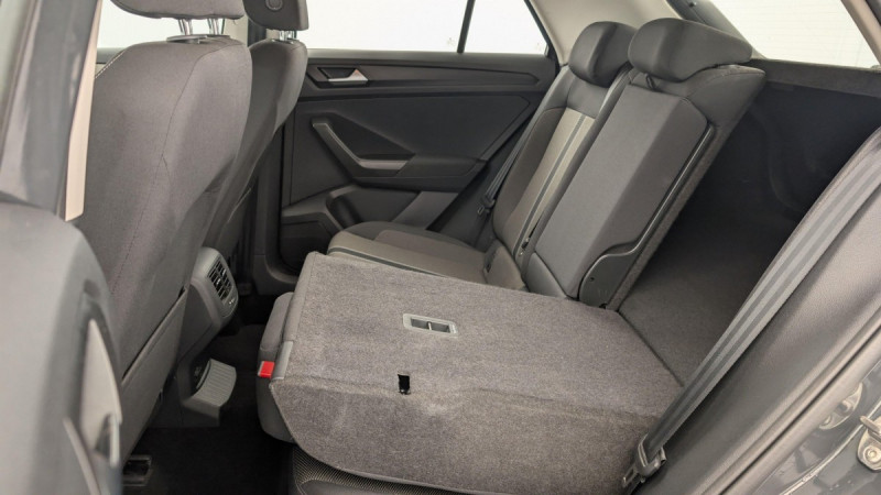 Photo 12 de l'offre de VOLKSWAGEN T-roc 1.0 TSI 115 START/STOP BVM6 LOUNGE BUSINESS à 19883€ chez Carlyss automobiles Vitré