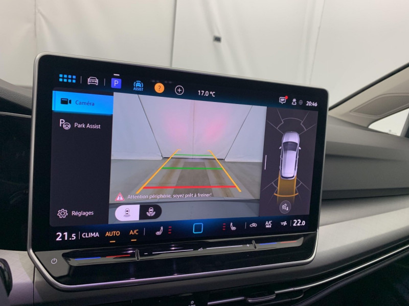 Photo 12 de l'offre de VOLKSWAGEN GOLF 8 1.5 ETSI EVO2 150 DSG7 LIFE PLUS à 32098€ chez Carlyss automobiles Vitré