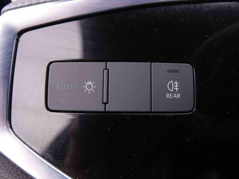 Photo 7 de l'offre de AUDI Q3 45 TFSie PHEV S-Line à 37142€ chez Carlyss automobiles Vitré