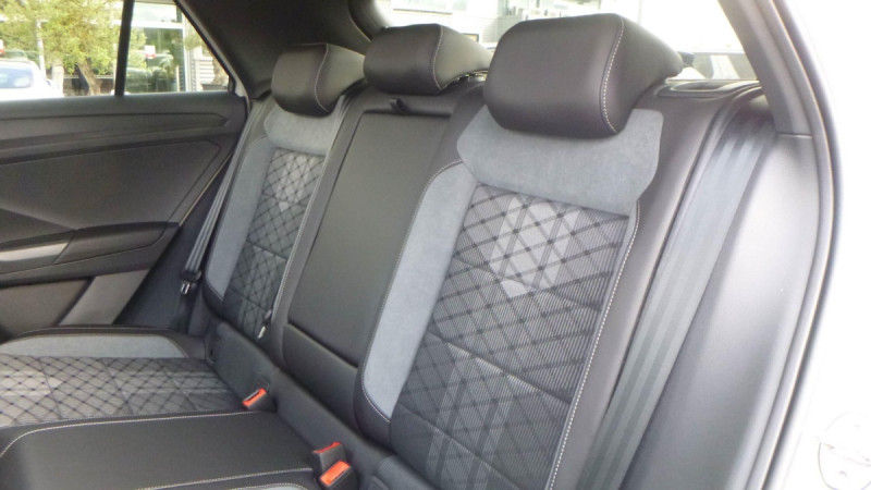 Photo 18 de l'offre de VOLKSWAGEN T-roc T-Roc 1.5 TSI EVO2 150 Start/Stop DSG7 R-Line Edition à 36398€ chez Carlyss automobiles Vitré