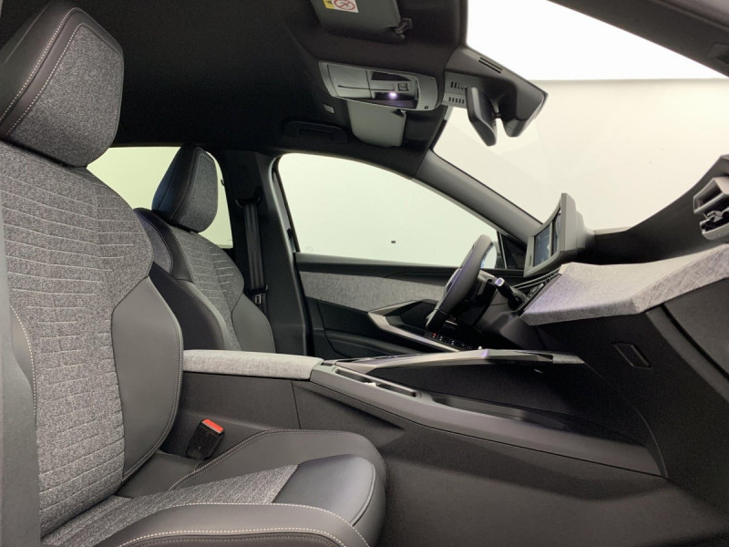 Photo 9 de l'offre de PEUGEOT 3008 Hybrid 145 e-DCS6 Allure à 28998€ chez Carlyss automobiles Vitré