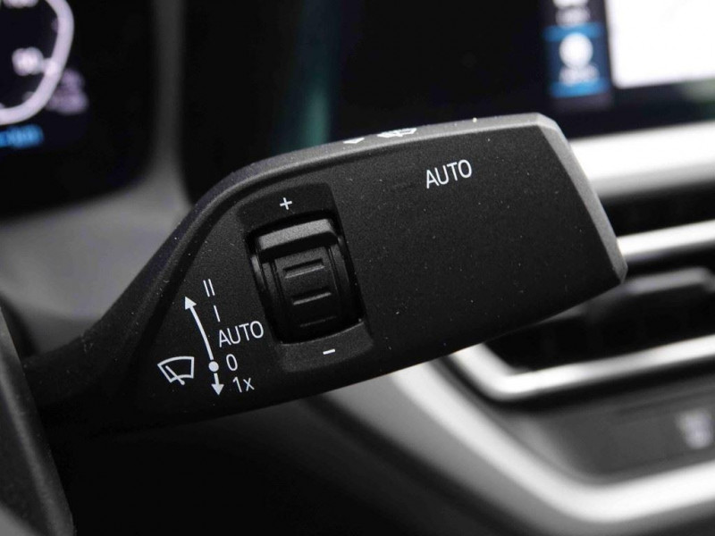 Photo 17 de l'offre de Bmw 3 330e 292 PHEV Business Edition à 34098€ chez Carlyss automobiles Vitré