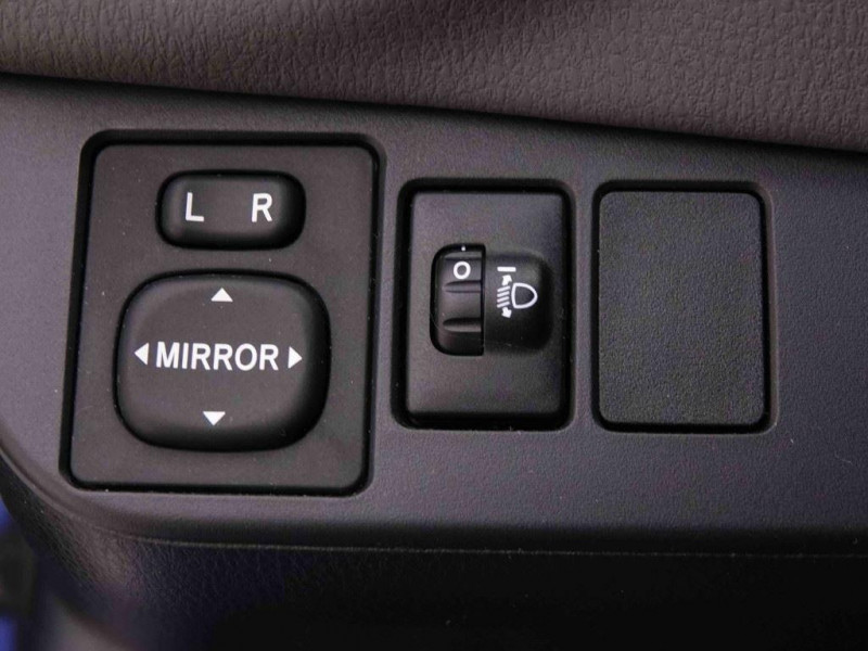 Photo 7 de l'offre de TOYOTA Yaris 1.5I VVT-I HYBRID COMFORT 100 à 18861€ chez Carlyss automobiles Vitré