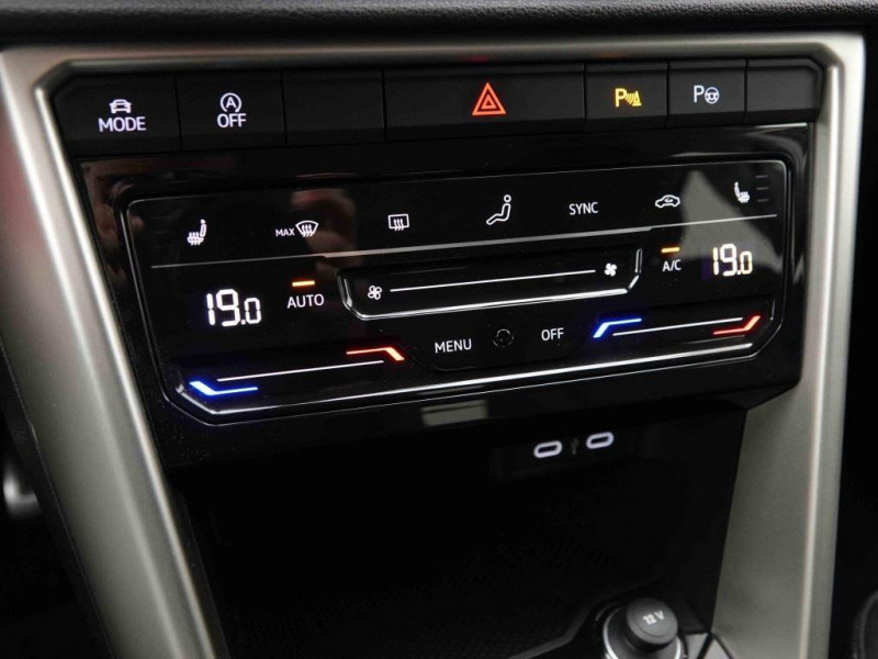 Photo 17 de l'offre de VOLKSWAGEN T-roc 1.0 TSi 115 Edition 2-Tone à 26198€ chez Carlyss automobiles Vitré