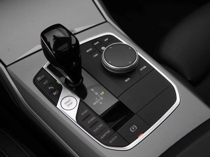 Photo 14 de l'offre de Bmw 3 330e 292 PHEV Touring Sport à 37093€ chez Carlyss automobiles Vitré