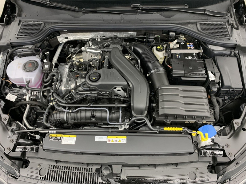 Photo 12 de l'offre de VOLKSWAGEN GOLF 8 1.5 ETSI EVO2 150 DSG7 LIFE PLUS à 32098€ chez Carlyss automobiles Vitré