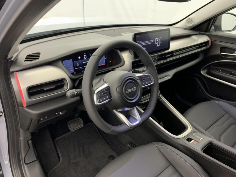 Photo 15 de l'offre de Jeep Avenger 1.2 Turbo T3 110 ch e-Hybrid BVR6 Summit à 27998€ chez Carlyss automobiles Vitré