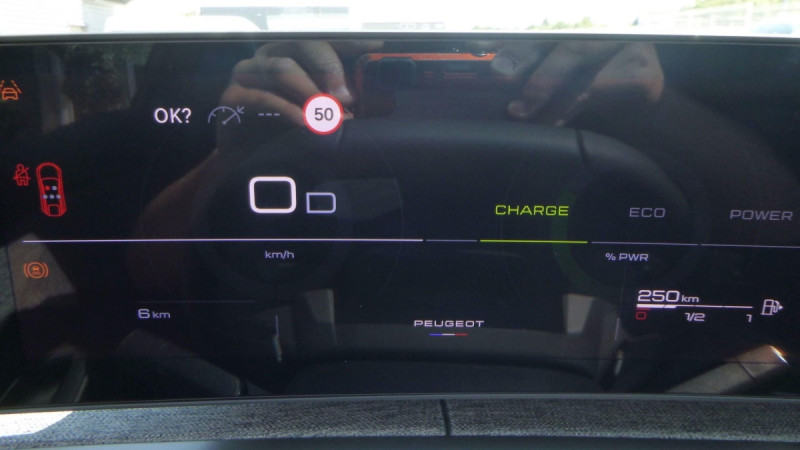 Photo 3 de l'offre de PEUGEOT 3008 Hybrid 145 e-DCS6 Allure à 33398€ chez Carlyss automobiles Vitré