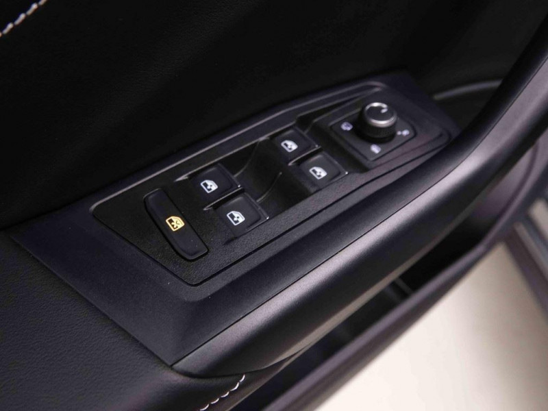 Photo 19 de l'offre de VOLKSWAGEN T-roc 1.0 TSi 115 Edition à 28198€ chez Carlyss automobiles Vitré