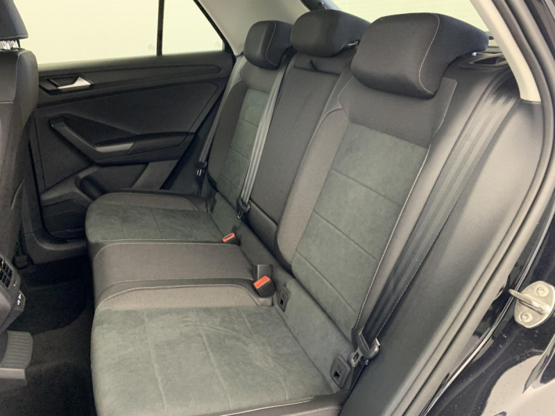 Photo 19 de l'offre de VOLKSWAGEN T-roc 1.5 TSI EVO2 150 Start/Stop DSG7 Style à 30998€ chez Carlyss automobiles Vitré