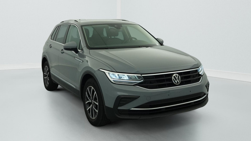 Photo 1 de l'offre de VOLKSWAGEN Tiguan 1.5 TSI 150ch BVM6 Life à 26052€ chez Carlyss automobiles Vitré